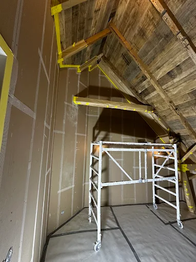 Interieur in uitvoering tijdens een stucwerkproject