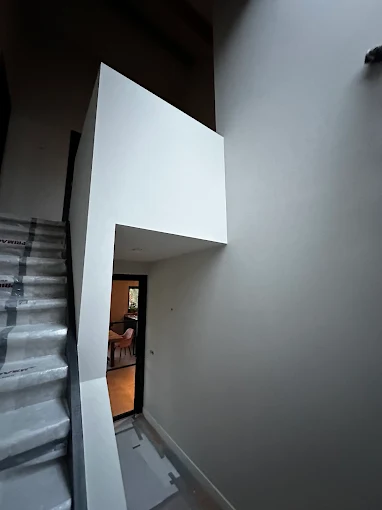 Interieur in uitvoering tijdens een stucwerkproject