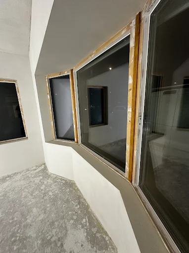 Ronde erker in aanbouw, wanden voorbereid voor stucwerk