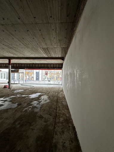 Open industriële ruimte, andere hoek