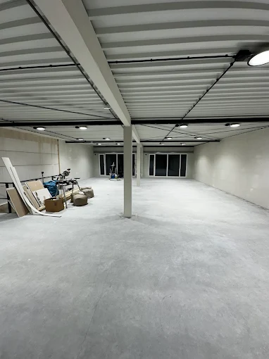 Interieur na het gladstrijken van de muren
