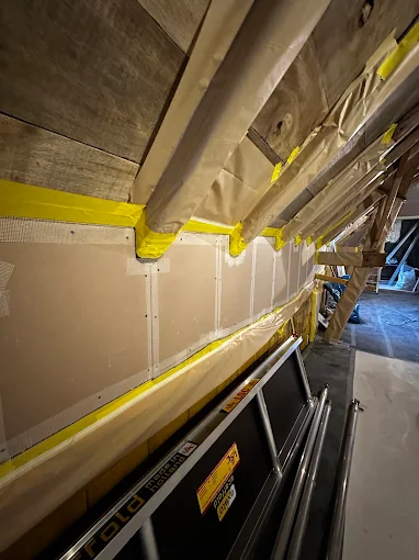 Lege kamer klaar voor de afwerklaag