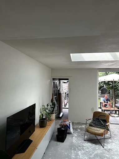Zolderruimte tijdens renovatie