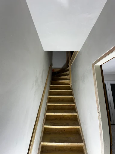 Zolderruimte tijdens renovatie