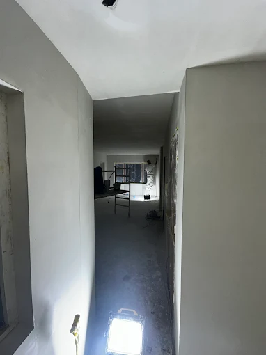 Lege kamer klaar voor de afwerklaag